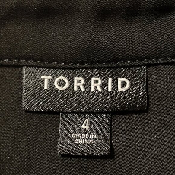 TORRID Plus-size black button-down 3/4th sleeve shirt ~ Goth 3X 4X silky blouse - Picture 2 of 13